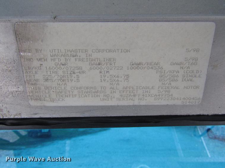 image for item DD3922 1999 Freightliner MT45 delivery truck