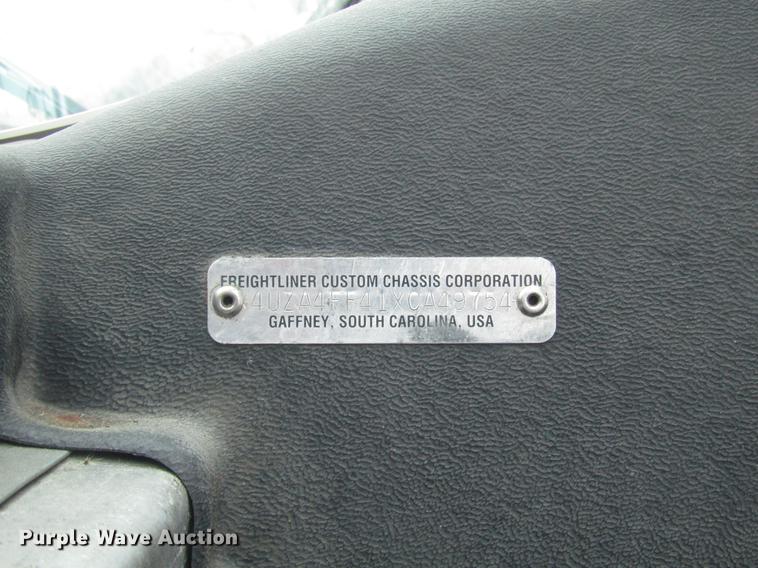 image for item DD3922 1999 Freightliner MT45 delivery truck