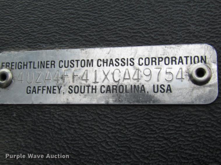 image for item DD3922 1999 Freightliner MT45 delivery truck