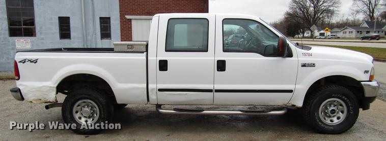 image for item DD3924 2004 Ford F250 Super Duty Crew Cab pickup truck