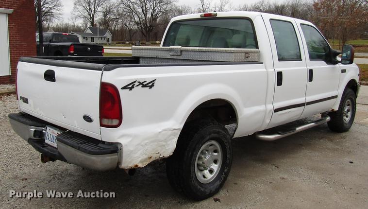 image for item DD3924 2004 Ford F250 Super Duty Crew Cab pickup truck
