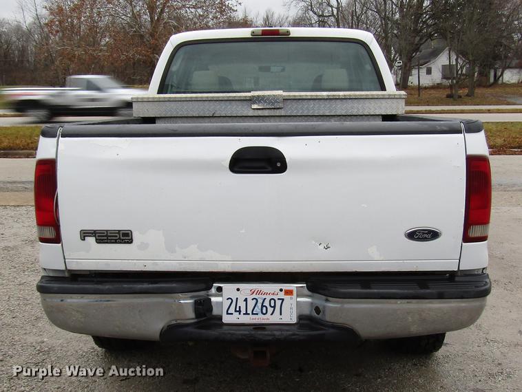 image for item DD3924 2004 Ford F250 Super Duty Crew Cab pickup truck