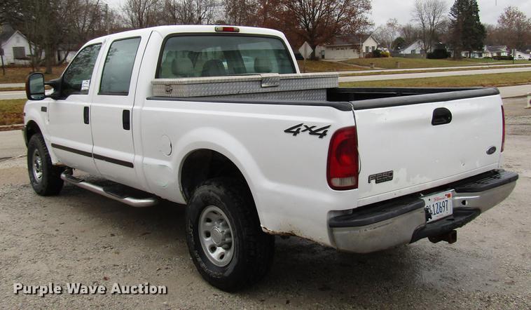 image for item DD3924 2004 Ford F250 Super Duty Crew Cab pickup truck