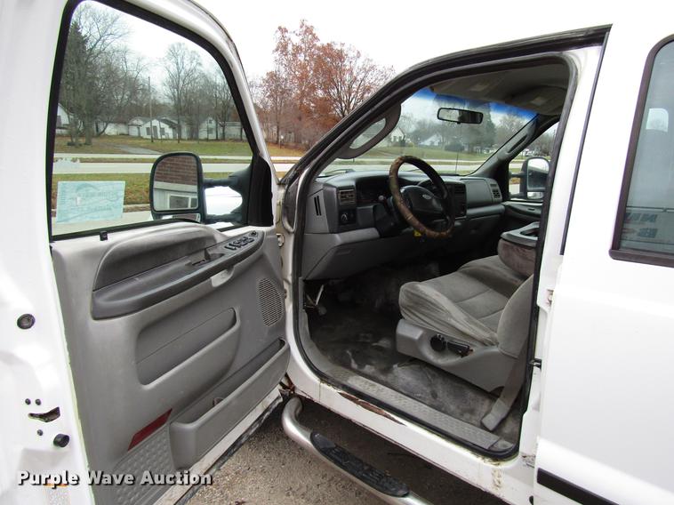 image for item DD3924 2004 Ford F250 Super Duty Crew Cab pickup truck
