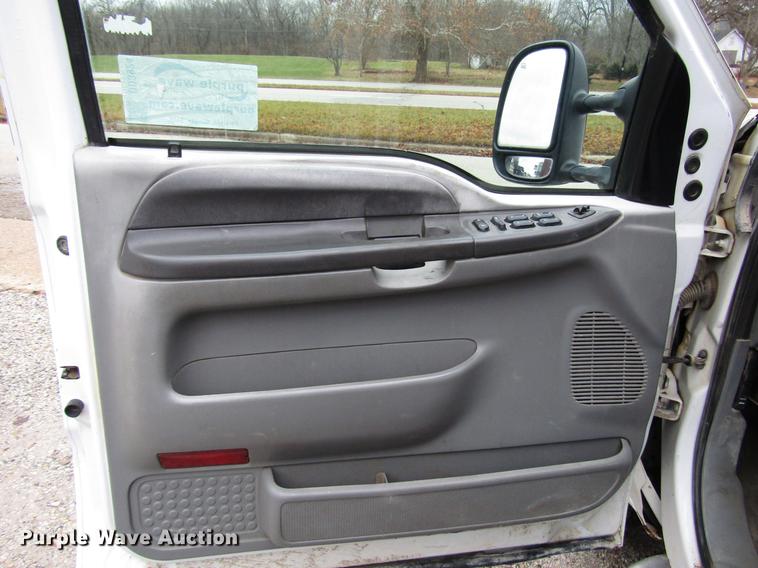 image for item DD3924 2004 Ford F250 Super Duty Crew Cab pickup truck