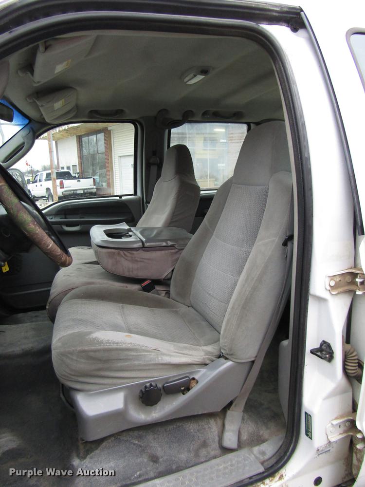 image for item DD3924 2004 Ford F250 Super Duty Crew Cab pickup truck