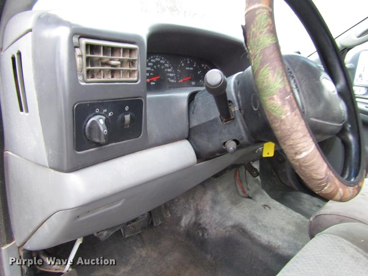 image for item DD3924 2004 Ford F250 Super Duty Crew Cab pickup truck