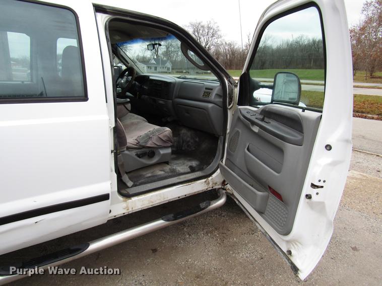 image for item DD3924 2004 Ford F250 Super Duty Crew Cab pickup truck