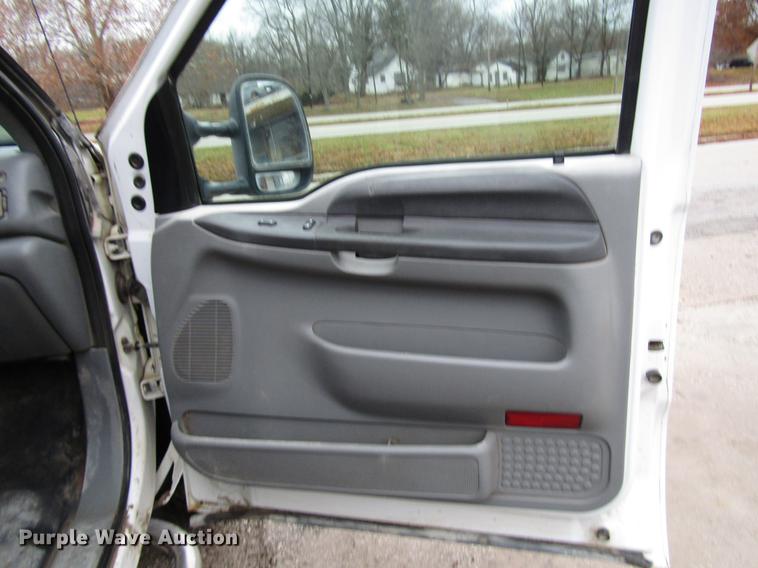 image for item DD3924 2004 Ford F250 Super Duty Crew Cab pickup truck