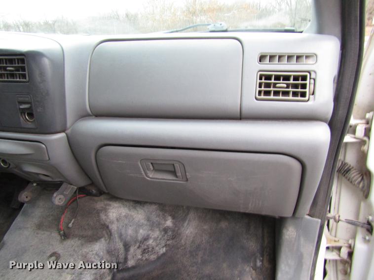 image for item DD3924 2004 Ford F250 Super Duty Crew Cab pickup truck