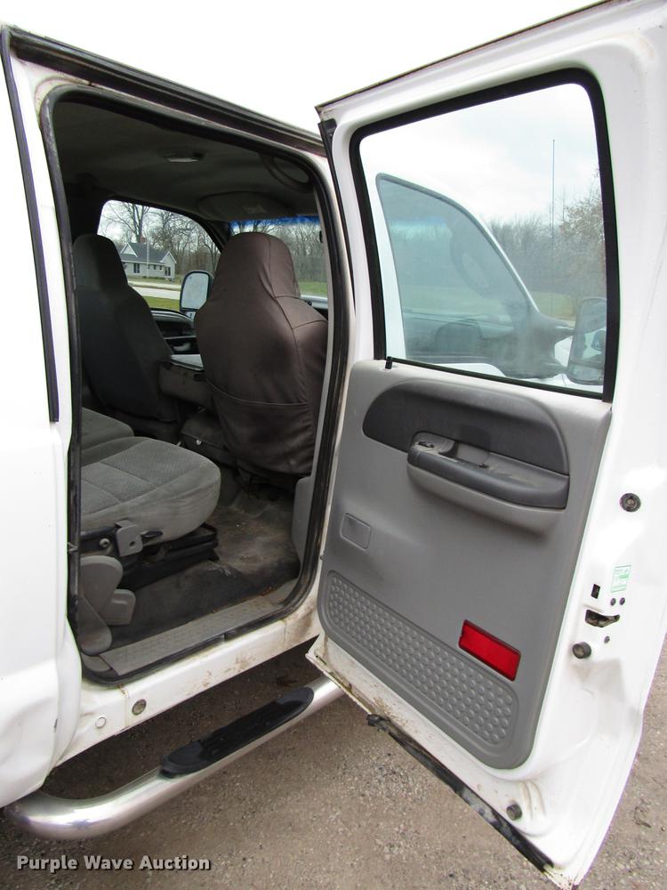 image for item DD3924 2004 Ford F250 Super Duty Crew Cab pickup truck