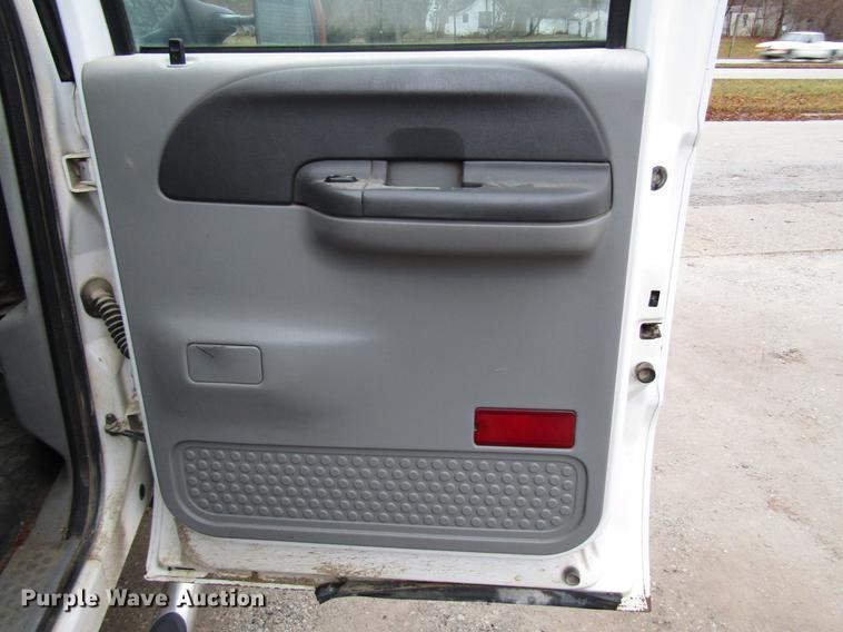 image for item DD3924 2004 Ford F250 Super Duty Crew Cab pickup truck