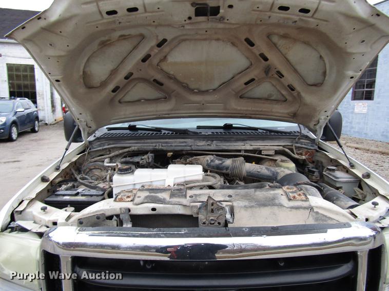 image for item DD3924 2004 Ford F250 Super Duty Crew Cab pickup truck