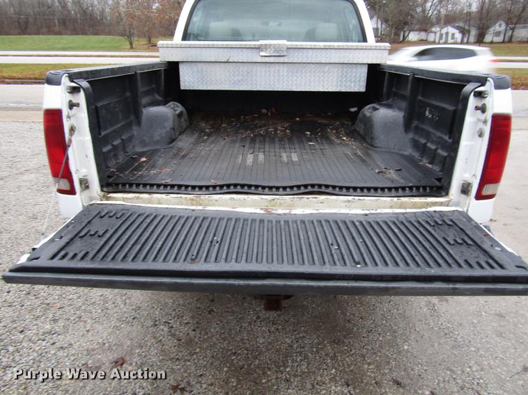 image for item DD3924 2004 Ford F250 Super Duty Crew Cab pickup truck