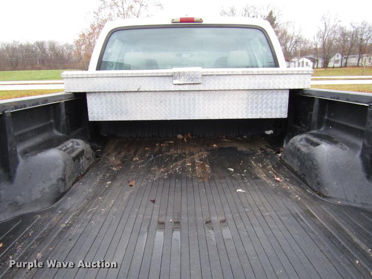 image for item DD3924 2004 Ford F250 Super Duty Crew Cab pickup truck