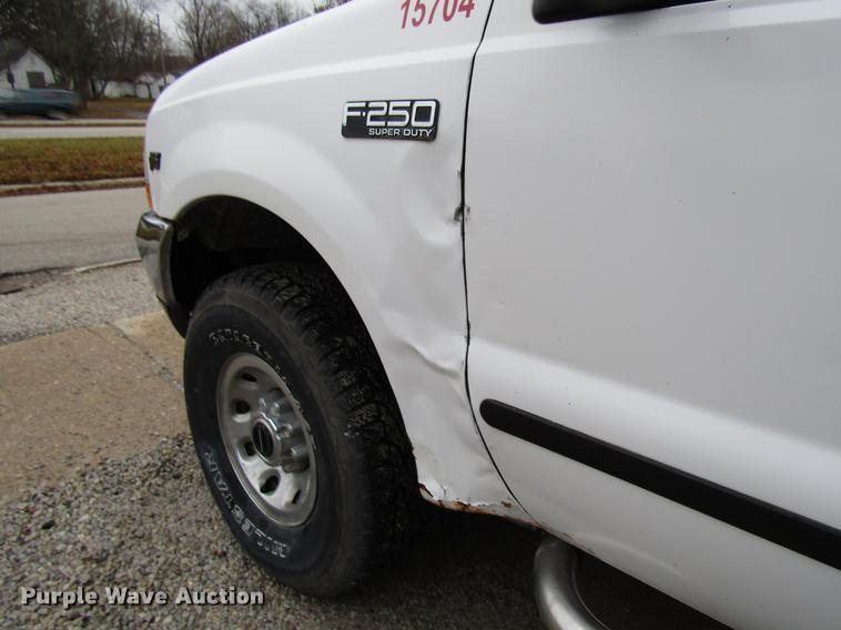 image for item DD3924 2004 Ford F250 Super Duty Crew Cab pickup truck