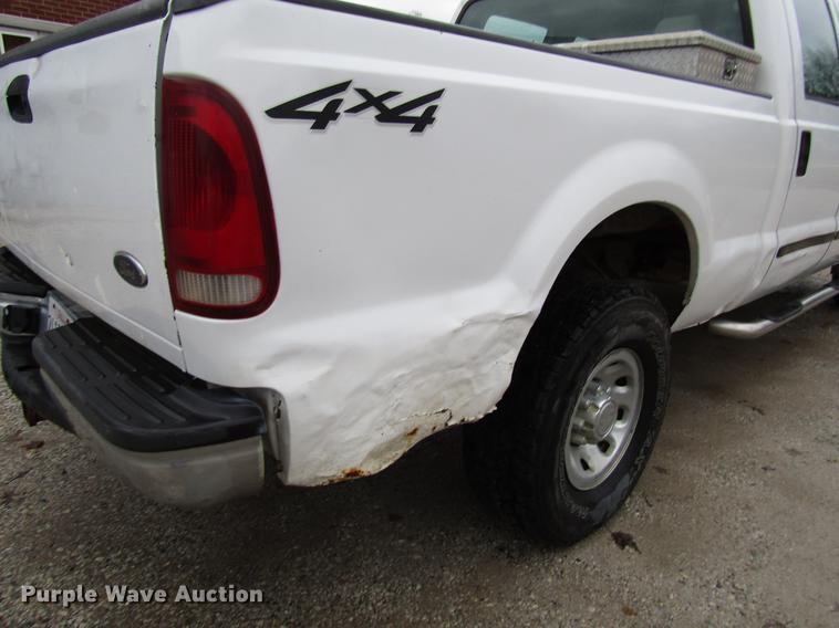 image for item DD3924 2004 Ford F250 Super Duty Crew Cab pickup truck