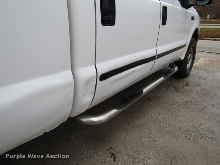 image for item DD3924 2004 Ford F250 Super Duty Crew Cab pickup truck