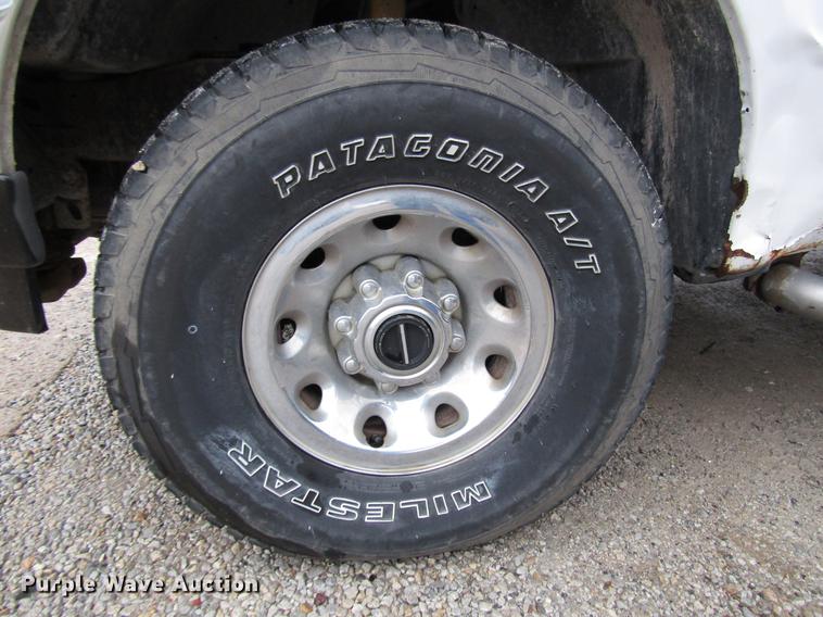 image for item DD3924 2004 Ford F250 Super Duty Crew Cab pickup truck