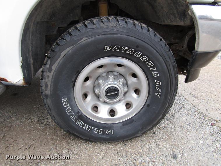 image for item DD3924 2004 Ford F250 Super Duty Crew Cab pickup truck