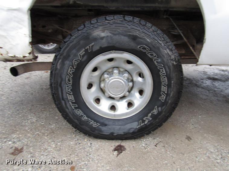 image for item DD3924 2004 Ford F250 Super Duty Crew Cab pickup truck