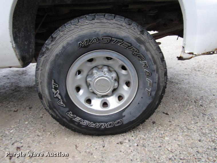 image for item DD3924 2004 Ford F250 Super Duty Crew Cab pickup truck