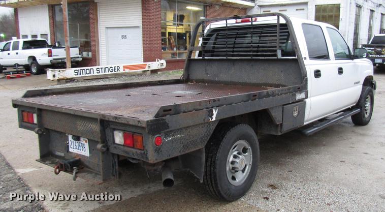 image for item DD3925 2005 Chevrolet Silverado 2500HD Crew Cab flatbed pickup truck