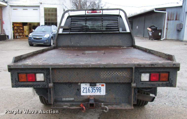 image for item DD3925 2005 Chevrolet Silverado 2500HD Crew Cab flatbed pickup truck