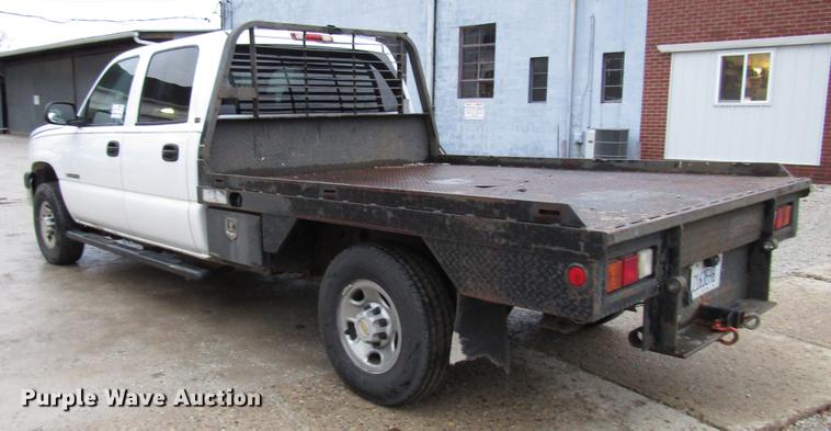 image for item DD3925 2005 Chevrolet Silverado 2500HD Crew Cab flatbed pickup truck