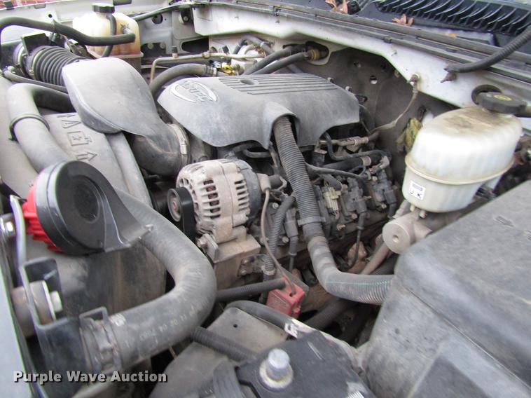 image for item DD3925 2005 Chevrolet Silverado 2500HD Crew Cab flatbed pickup truck