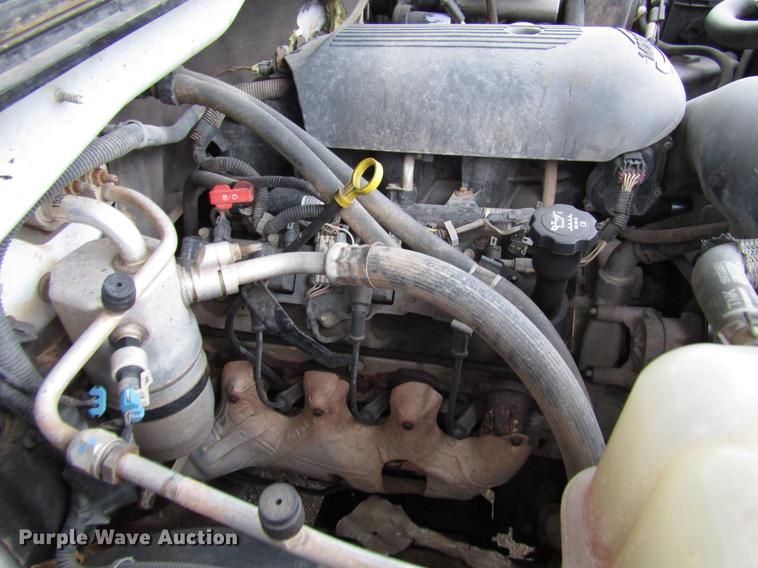 image for item DD3925 2005 Chevrolet Silverado 2500HD Crew Cab flatbed pickup truck