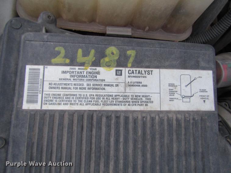 image for item DD3925 2005 Chevrolet Silverado 2500HD Crew Cab flatbed pickup truck