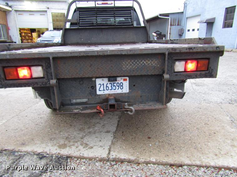 image for item DD3925 2005 Chevrolet Silverado 2500HD Crew Cab flatbed pickup truck