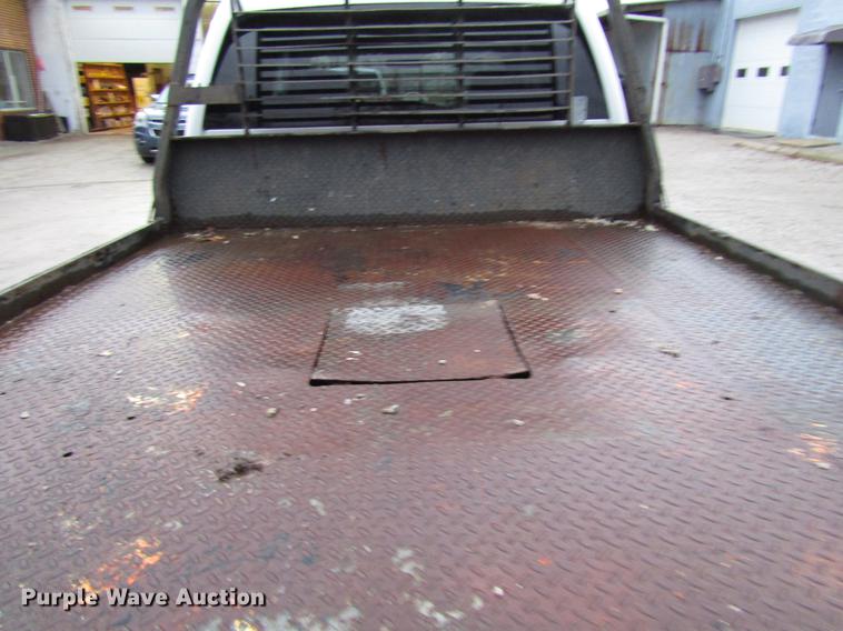 image for item DD3925 2005 Chevrolet Silverado 2500HD Crew Cab flatbed pickup truck