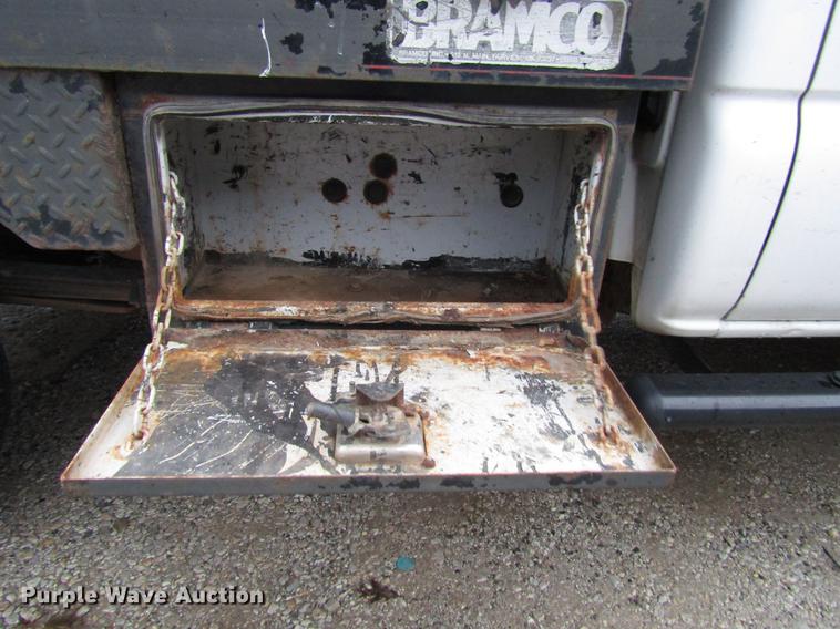 image for item DD3925 2005 Chevrolet Silverado 2500HD Crew Cab flatbed pickup truck