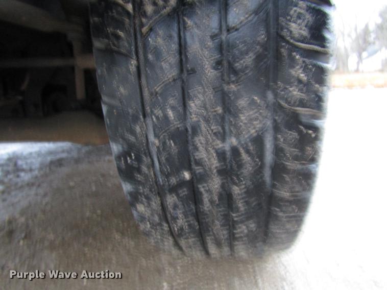 image for item DD3925 2005 Chevrolet Silverado 2500HD Crew Cab flatbed pickup truck