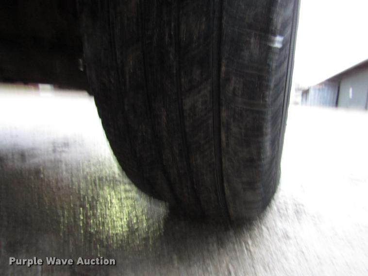 image for item DD3925 2005 Chevrolet Silverado 2500HD Crew Cab flatbed pickup truck