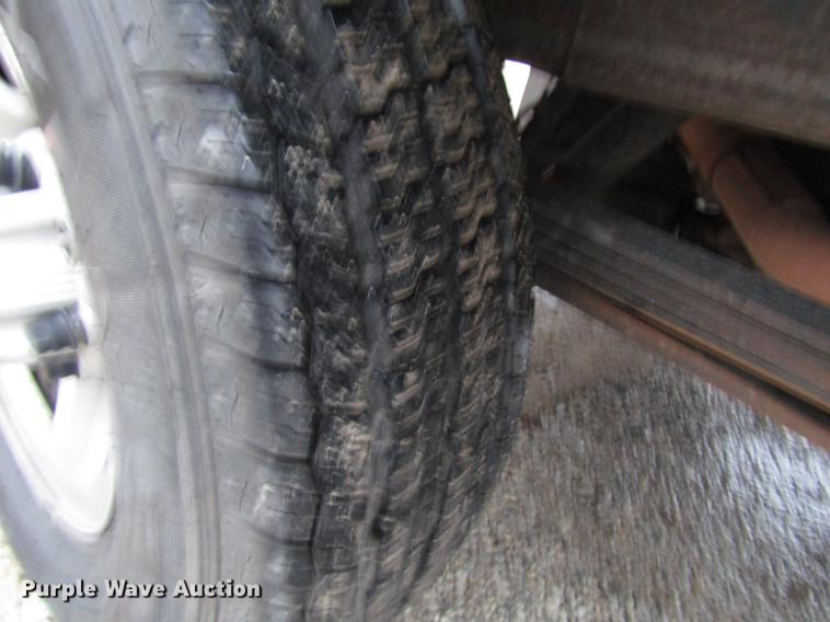 image for item DD3925 2005 Chevrolet Silverado 2500HD Crew Cab flatbed pickup truck