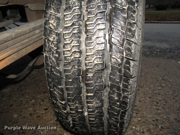 image for item DD3925 2005 Chevrolet Silverado 2500HD Crew Cab flatbed pickup truck