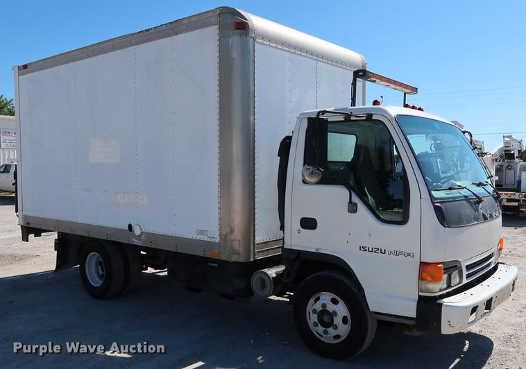 image for item DD5330 1998 Isuzu NPR box truck