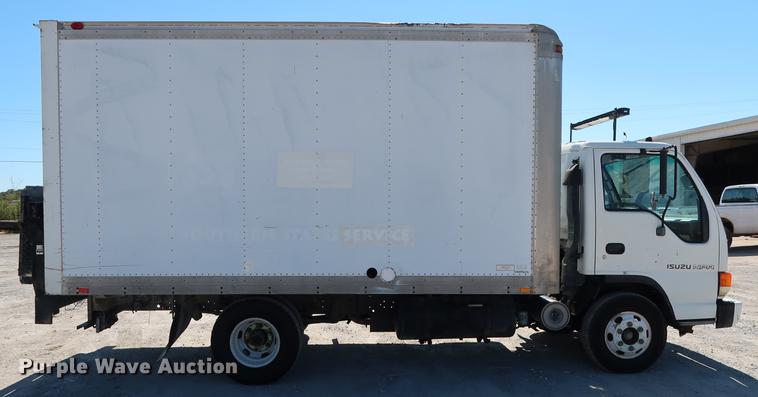 image for item DD5330 1998 Isuzu NPR box truck
