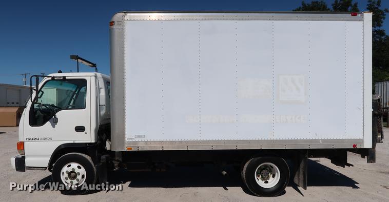 image for item DD5330 1998 Isuzu NPR box truck