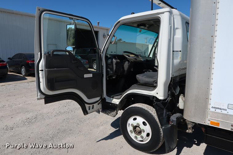 image for item DD5330 1998 Isuzu NPR box truck