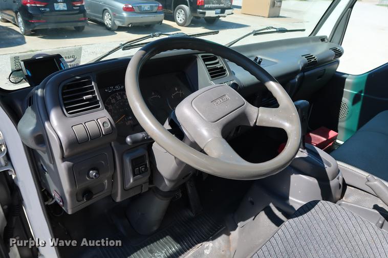 image for item DD5330 1998 Isuzu NPR box truck