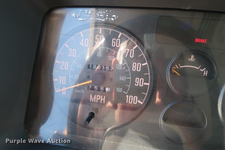 image for item DD5330 1998 Isuzu NPR box truck