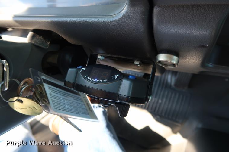 image for item DD5330 1998 Isuzu NPR box truck