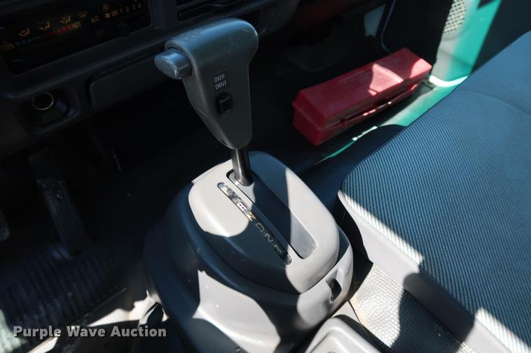 image for item DD5330 1998 Isuzu NPR box truck