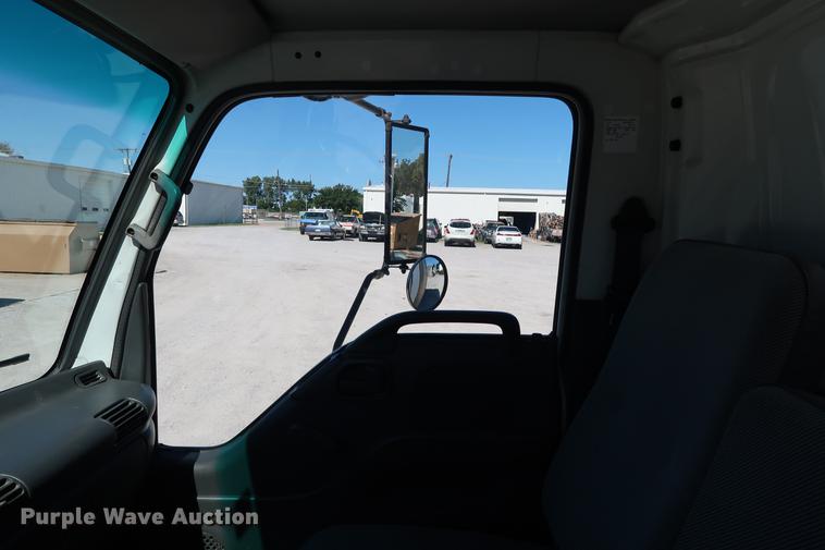 image for item DD5330 1998 Isuzu NPR box truck