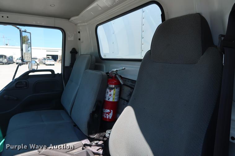 image for item DD5330 1998 Isuzu NPR box truck