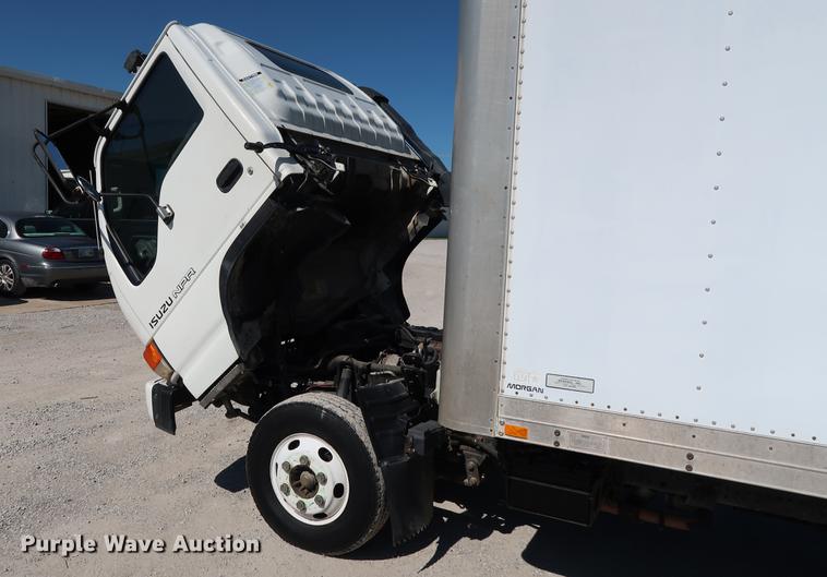 image for item DD5330 1998 Isuzu NPR box truck